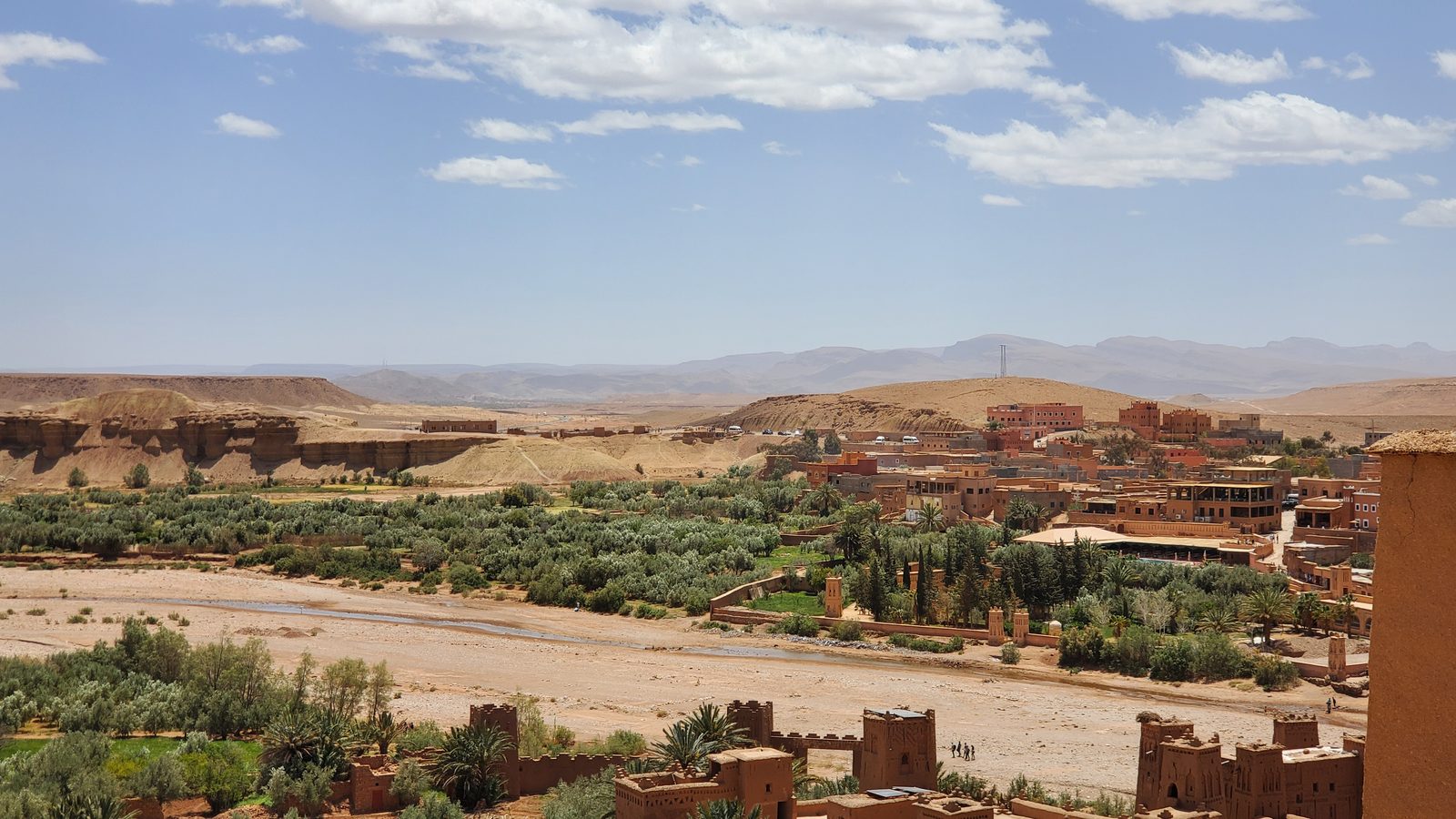 アイット・ベン・ハドゥのカスバ上部から望むオアシスと川床 View over the oasis from Ait Ben Haddou kasbah, Morocco