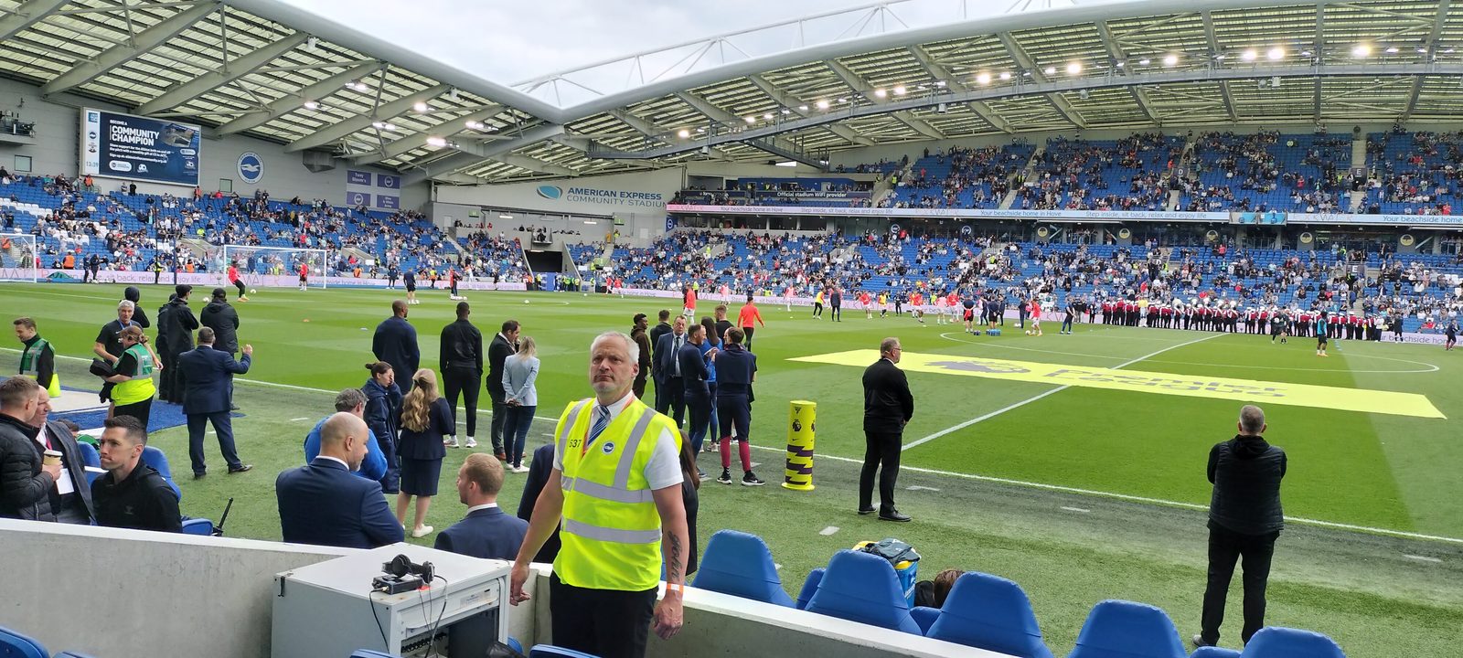 ピッチサイド席からの眺め View from the pitchside seats at the Amex