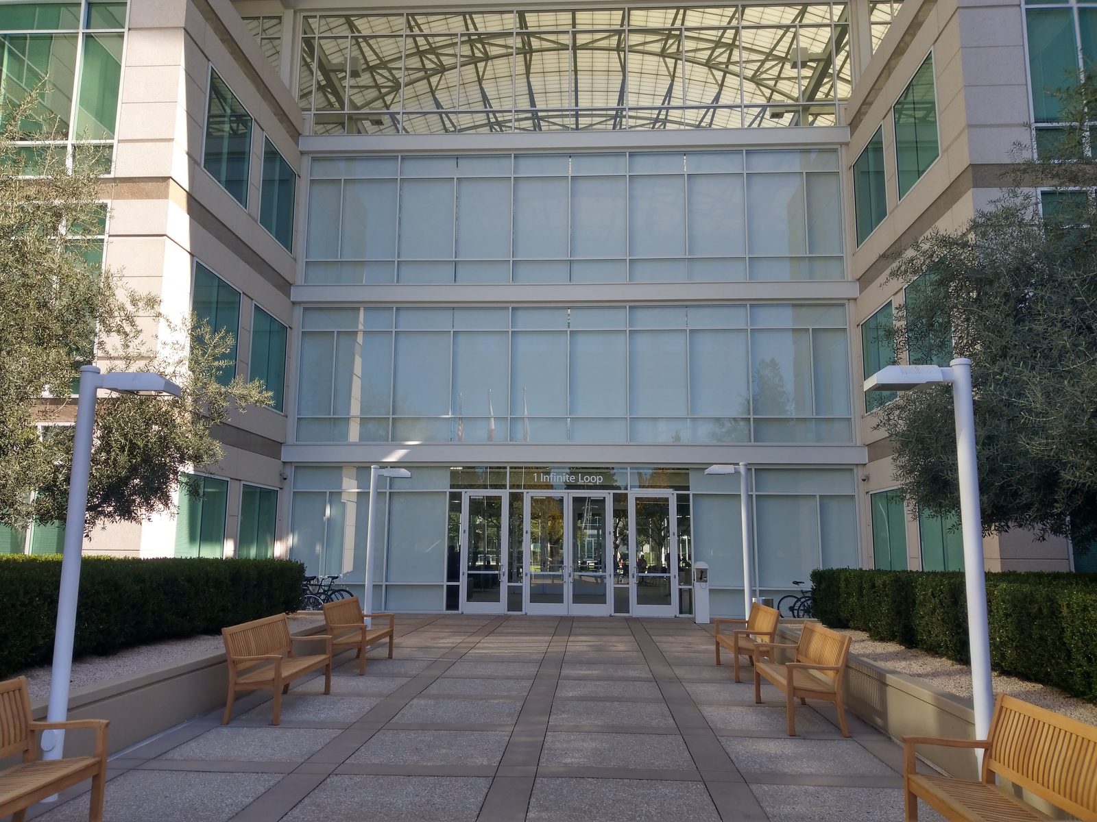 アップル本社インフィニット・ループのキャンパス Apple Infinite Loop campus entrance, Cupertino, Silicon Valley