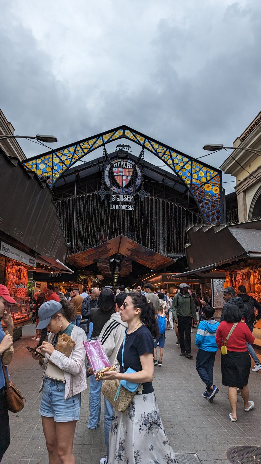 ボケリア市場の入口 Boqueria market entrance, Barcelona