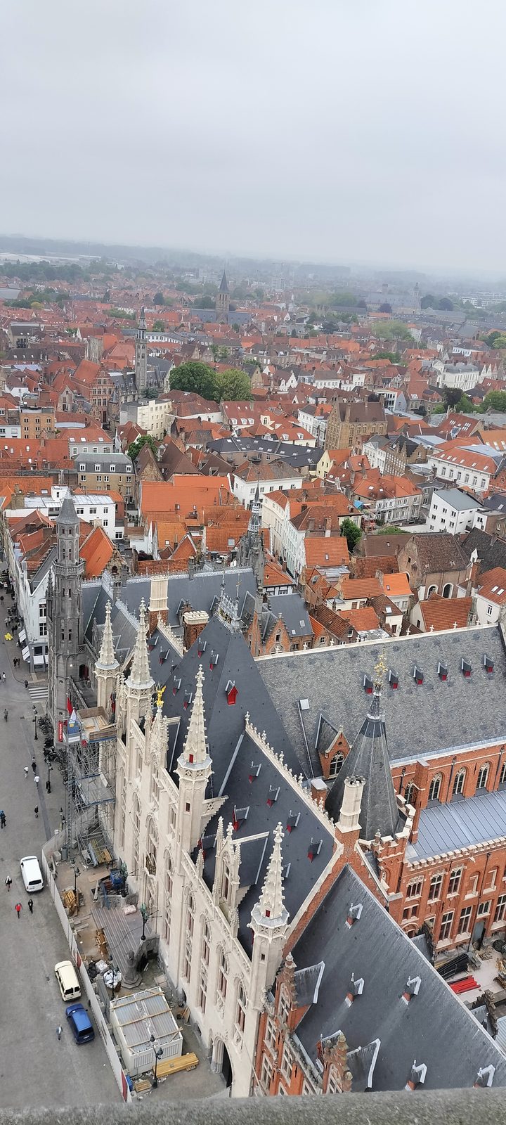 鐘楼から見る市庁舎とブルク広場 City Hall and Burg square from the Belfry, Bruges