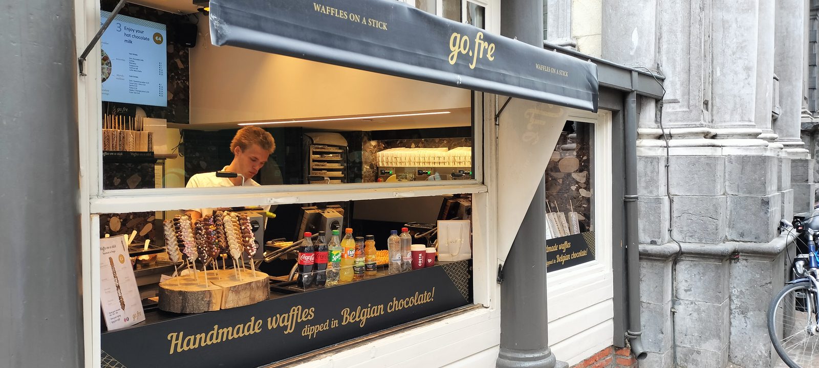 ブルージュのワッフルスタンド Waffle stand in the old town of Bruges
