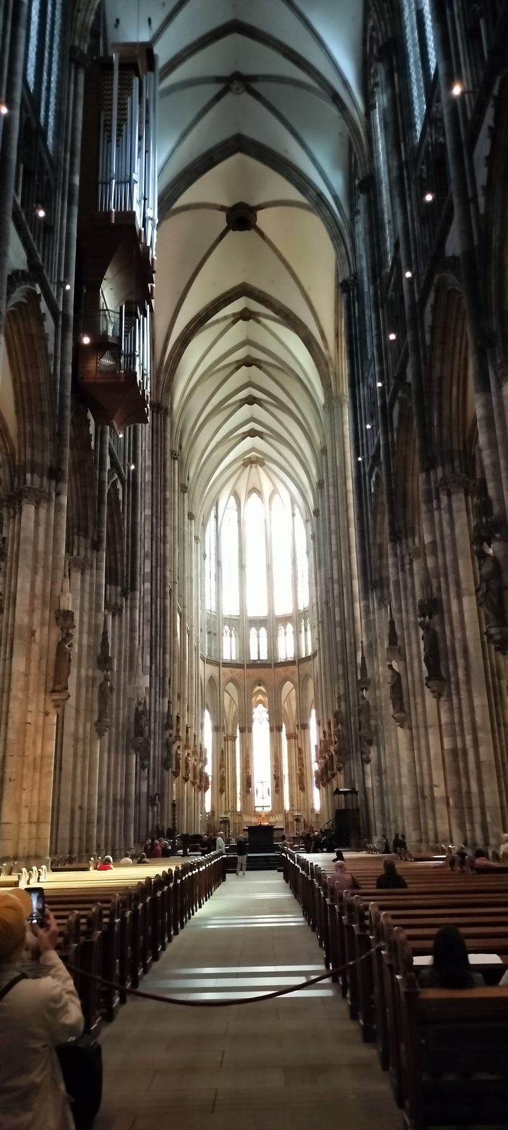 ケルン大聖堂の身廊 Nave of Cologne Cathedral
