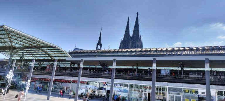 駅から望むケルン大聖堂の尖塔 Spires of Cologne Cathedral from the station
