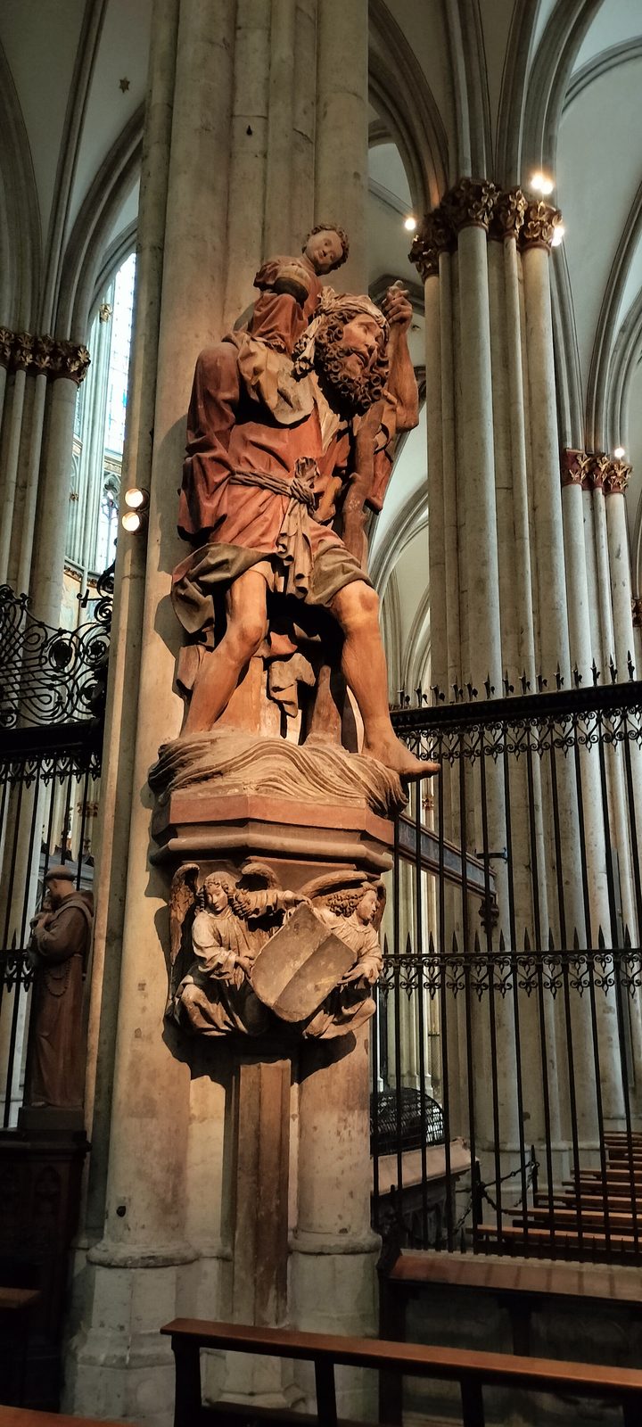 ケルン大聖堂の聖クリストフォロス像 St. Christopher statue inside Cologne Cathedral