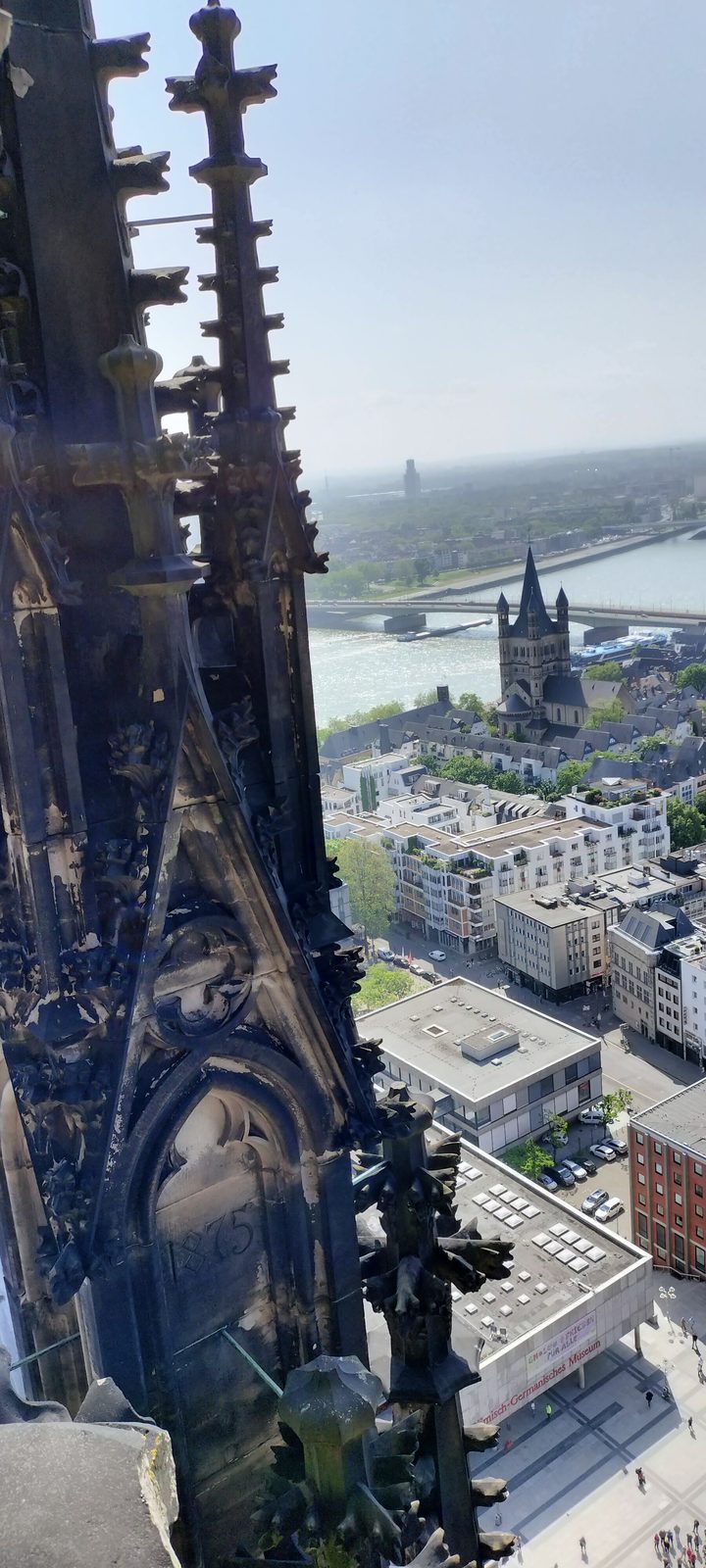 南塔の展望階からのケルン市街とライン川 View of Cologne and the Rhine from the south tower