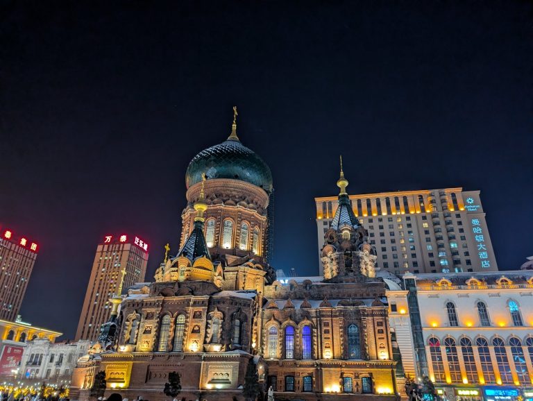 夜のライトアップに浮かぶ聖ソフィア大聖堂 St. Sophia Cathedral illuminated at night, Harbin