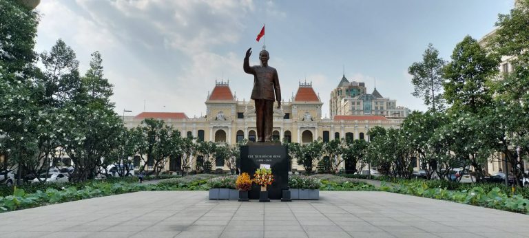 人民委員会庁舎前の広場 The square before the People's Committee building, Ho Chi Minh City
