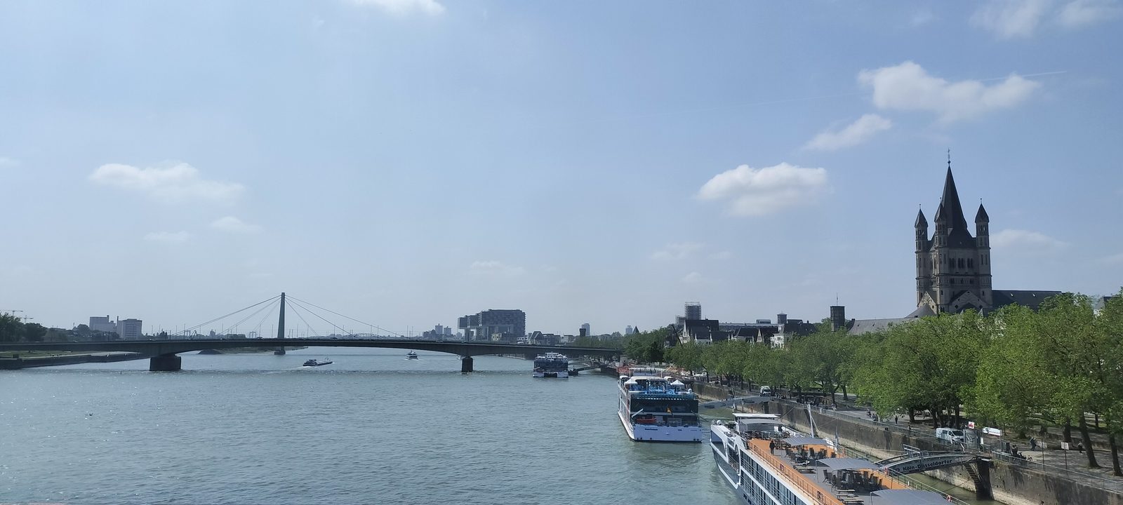 ホーエンツォレルン橋とライン川 Hohenzollern Bridge over the Rhine, Cologne