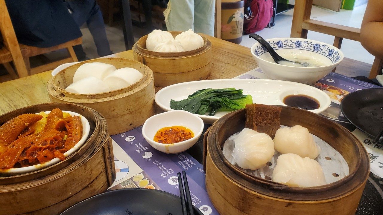 香港の飲茶 蒸籠に入った点心 Dim sum in bamboo steamers, Hong Kong