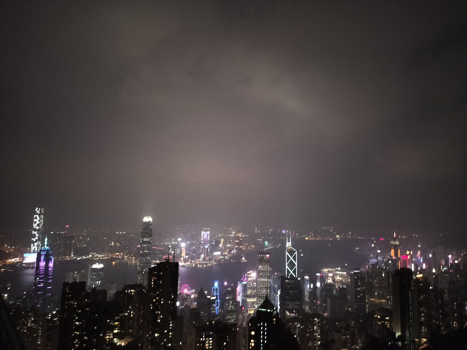 ビクトリア・ピークから見下ろす夜景 Night view over the city from Victoria Peak, Hong Kong