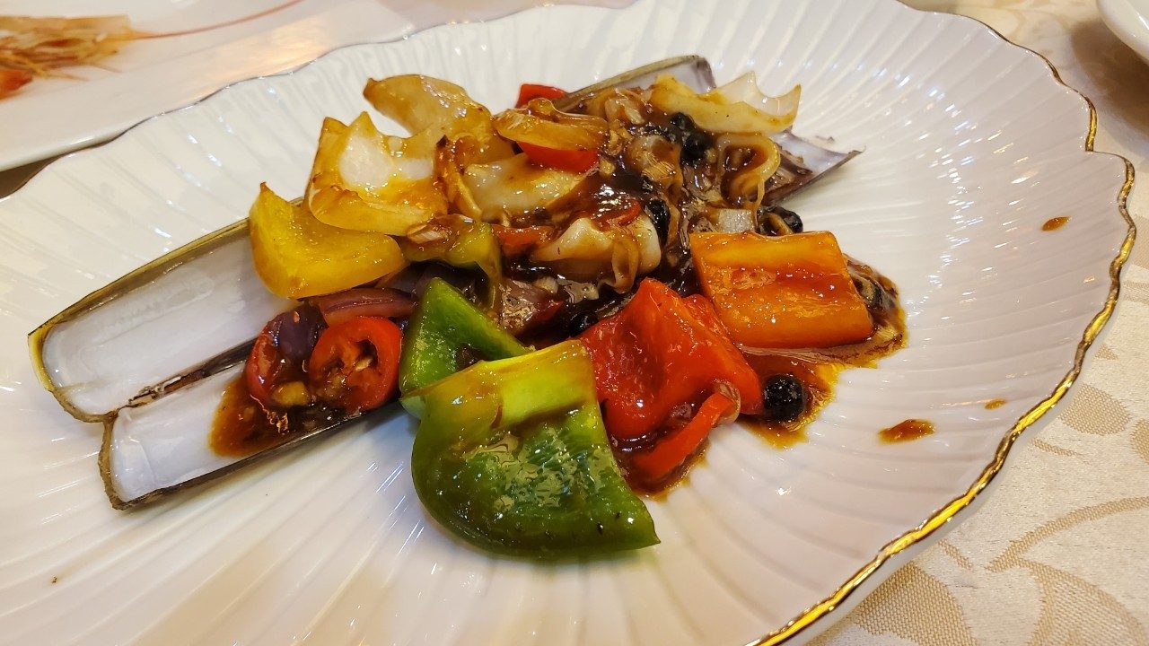 鯉魚門のマテ貝の豆豉炒め Razor clams stir-fried with black bean sauce, Lei Yue Mun