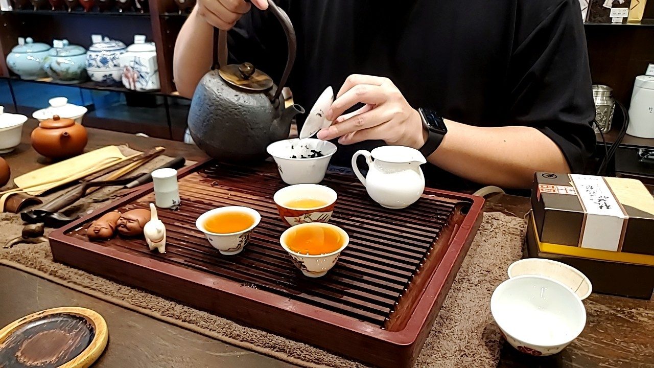 香港の茶芸館での中国茶 Chinese tea ceremony at a Hong Kong tea house