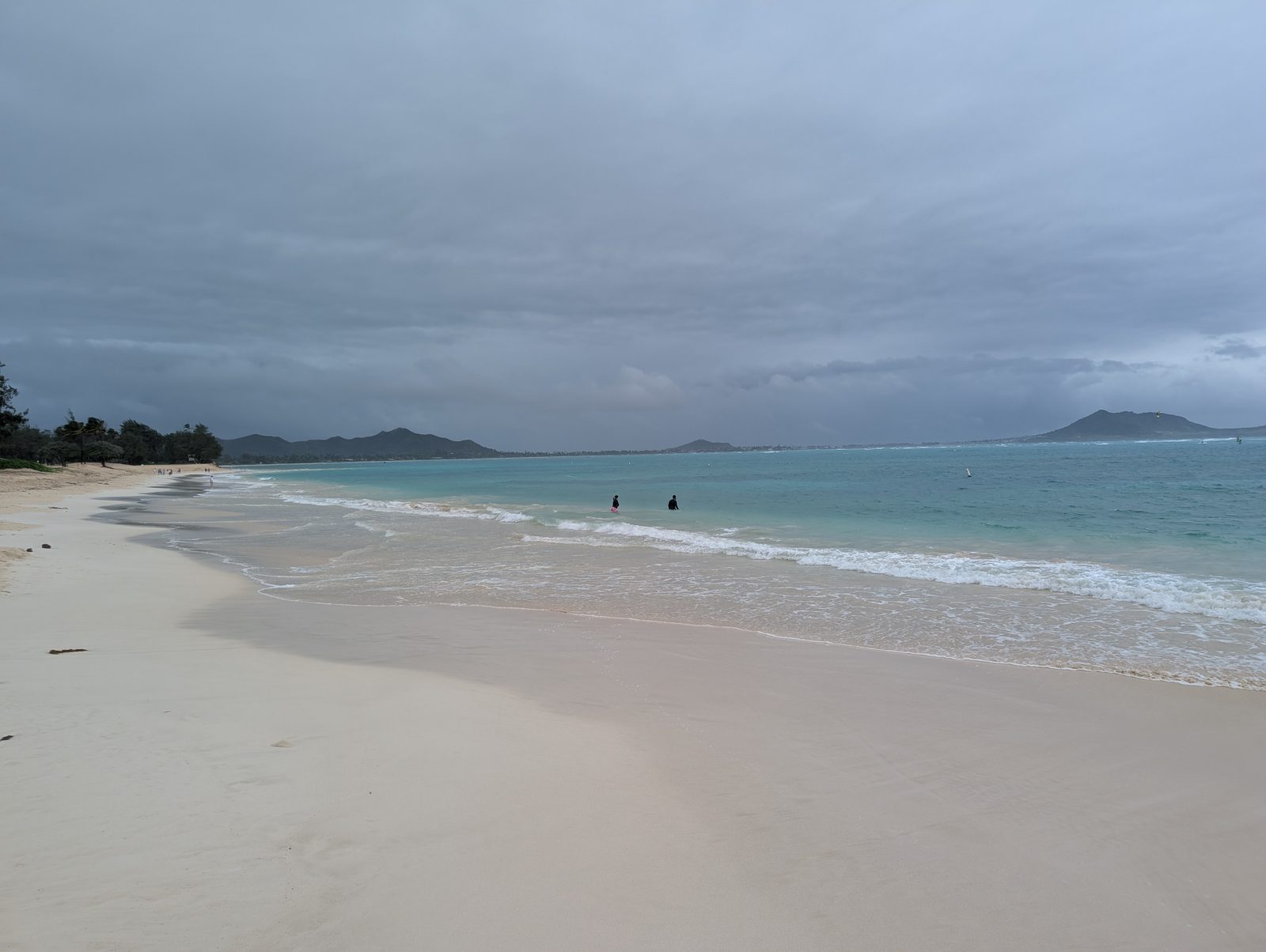 カイルアの白砂ビーチ White sand beach at Kailua, windward Oahu