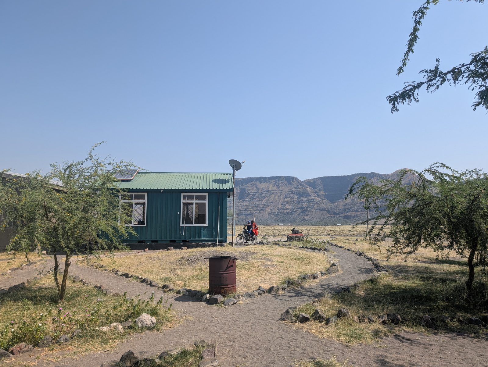 ナトロン湖畔のキャンプ Tented camp near Lake Natron, Tanzania