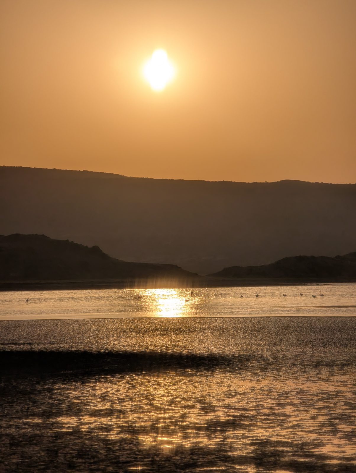 ナトロン湖の夕暮れ Sunset over Lake Natron, Tanzania