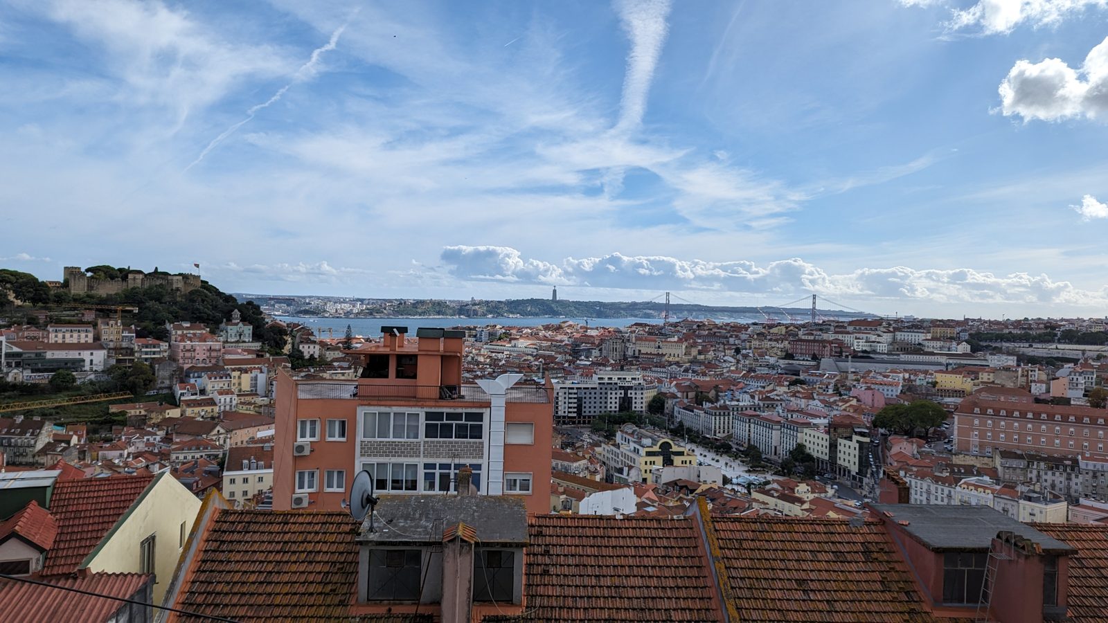 展望台から望むリスボンの街並み Lisbon miradouro rooftop view