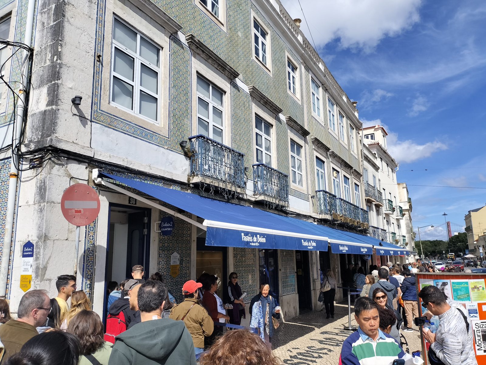 パステイス・デ・ベレンの店頭 Pasteis de Belem shop front, Lisbon
