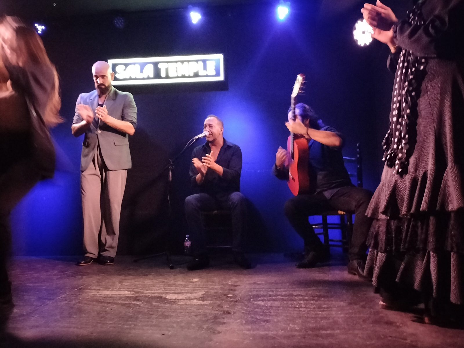 マドリードのタブラオの舞台 A tablao stage in Madrid