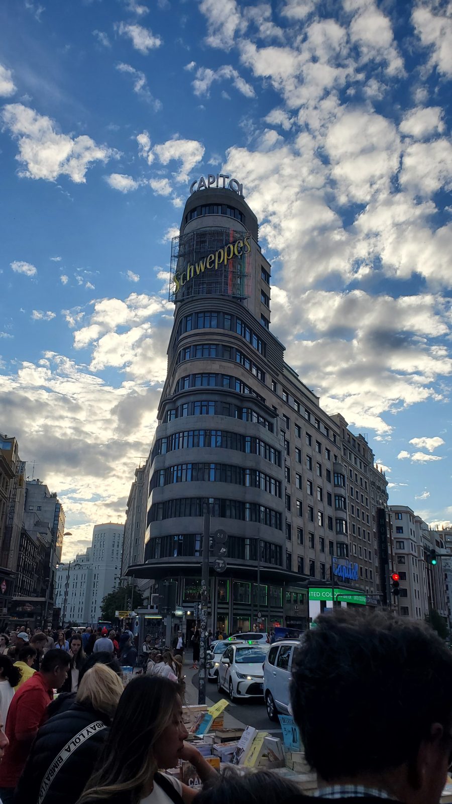 夕暮れのグラン・ビア Gran Via at dusk, Madrid