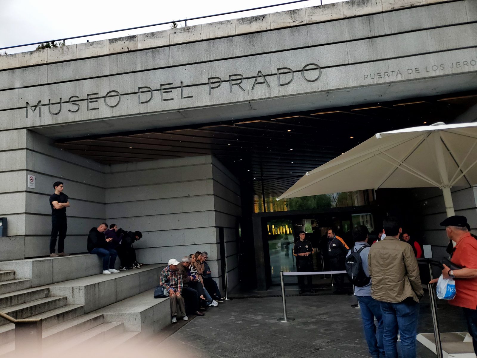 La entrada del Museo del Prado The entrance of the Prado Museum, Madrid