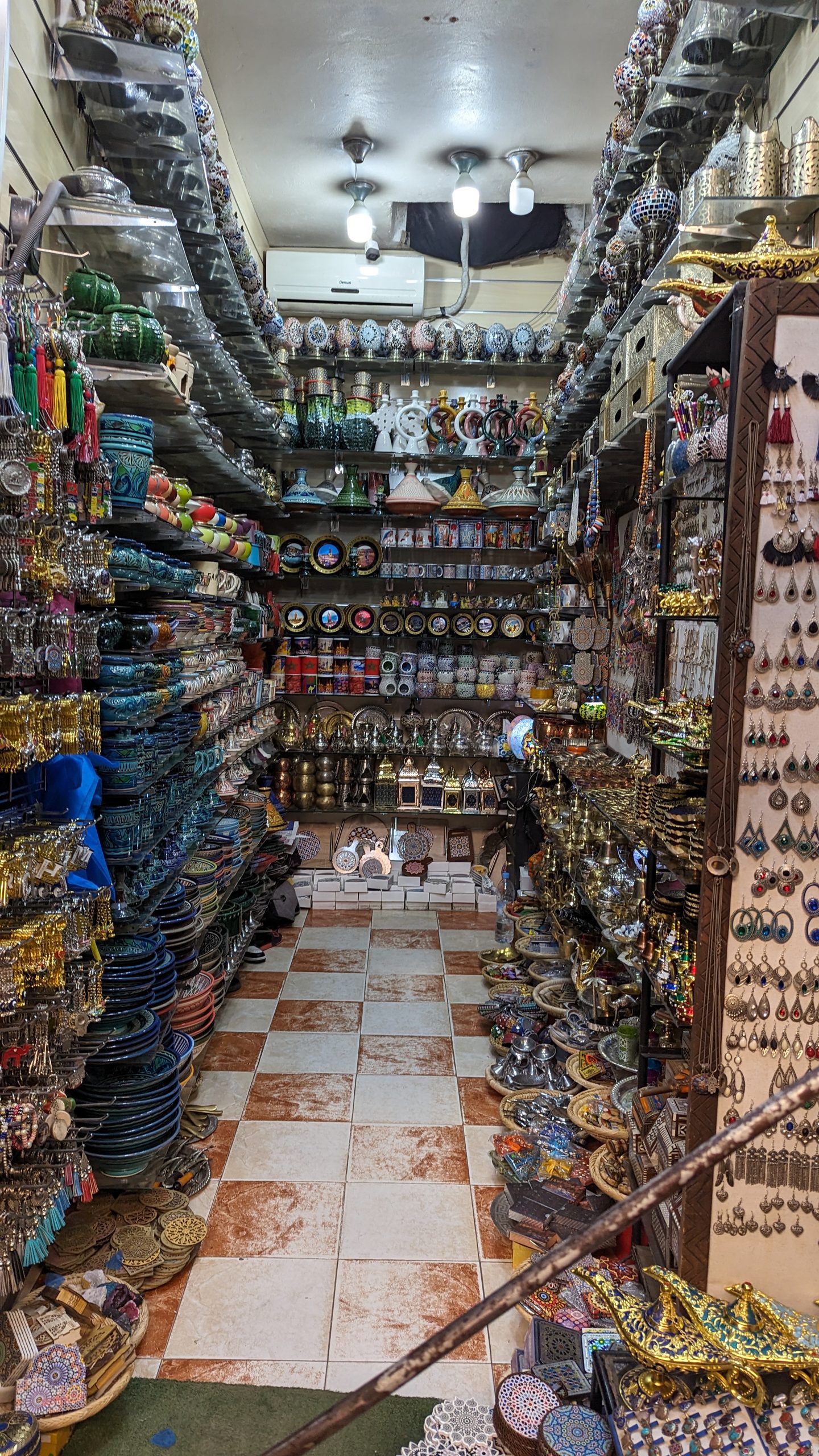 マラケシュのスークの土産物屋 Souvenir shop stacked with ceramics and lanterns in Marrakech souk