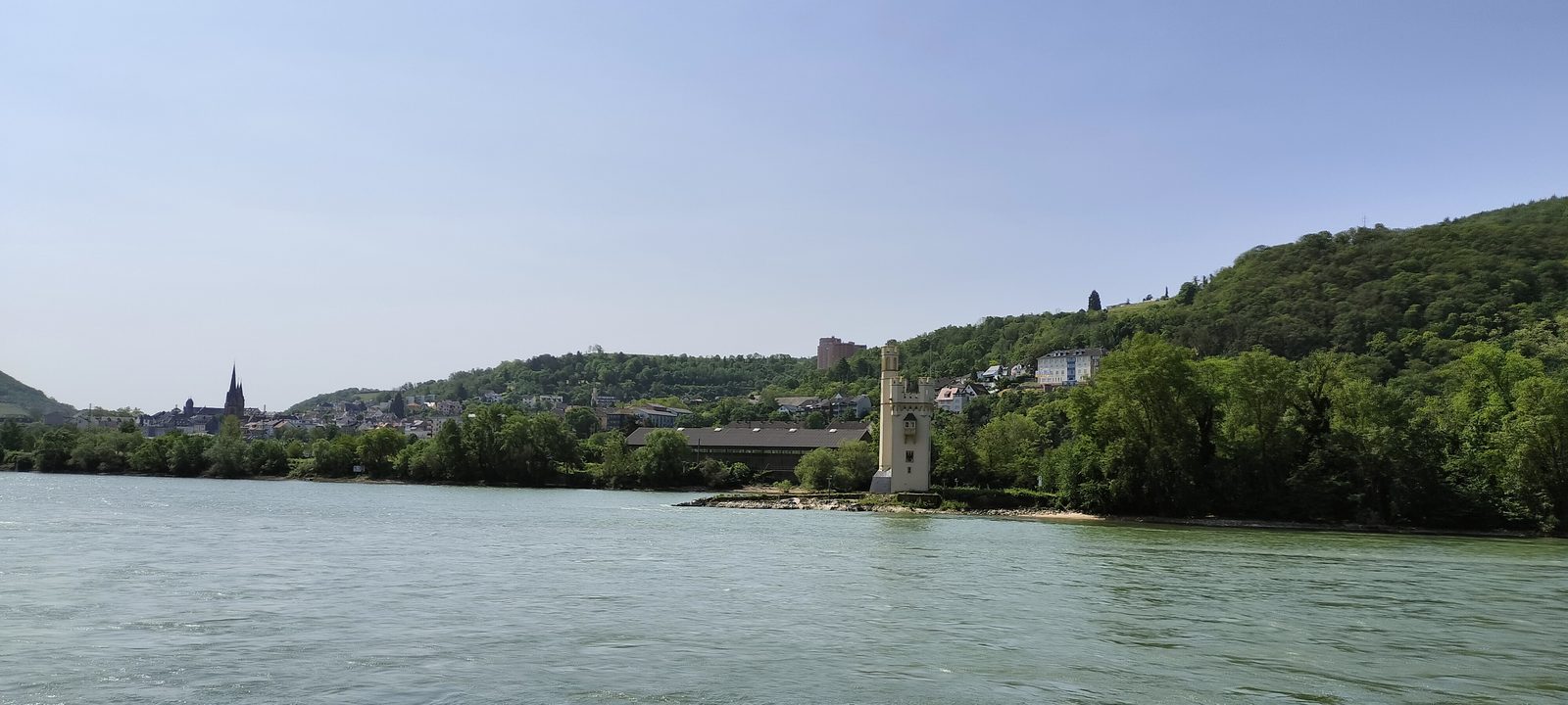 ビンゲン沖の中州に建つマウスタワー Mouse Tower on the island near Bingen, Rhine