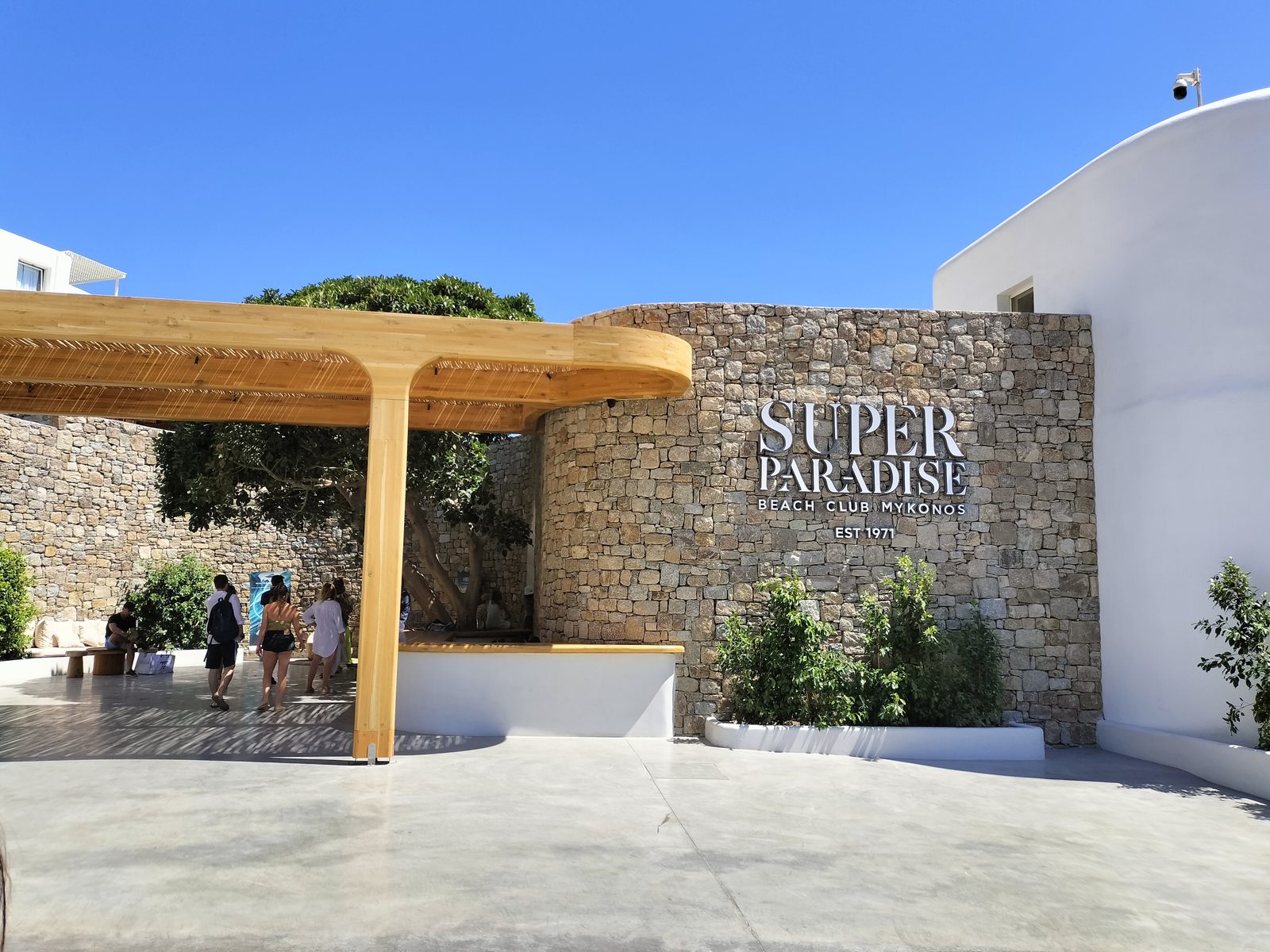 スーパーパラダイスビーチのビーチクラブ Super Paradise Beach Club, Mykonos