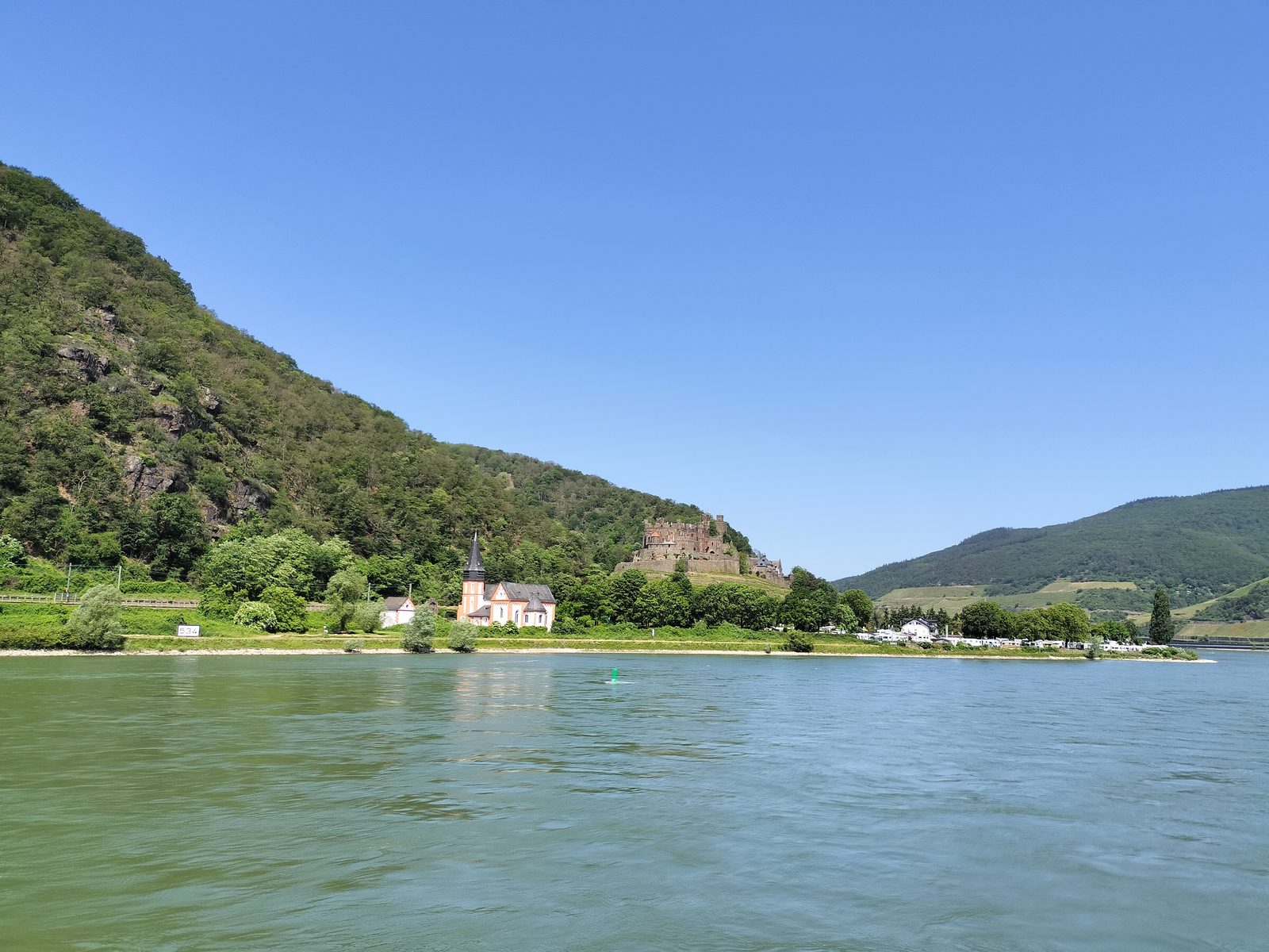 ライン川クルーズから見るライヒェンシュタイン城 Reichenstein Castle from Rhine cruise