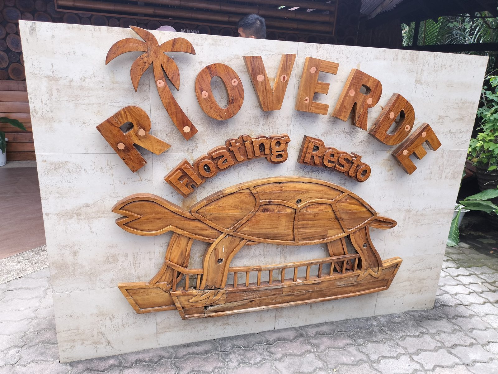 ロボック川の水上レストランの看板 Floating restaurant sign on the Loboc River, Bohol