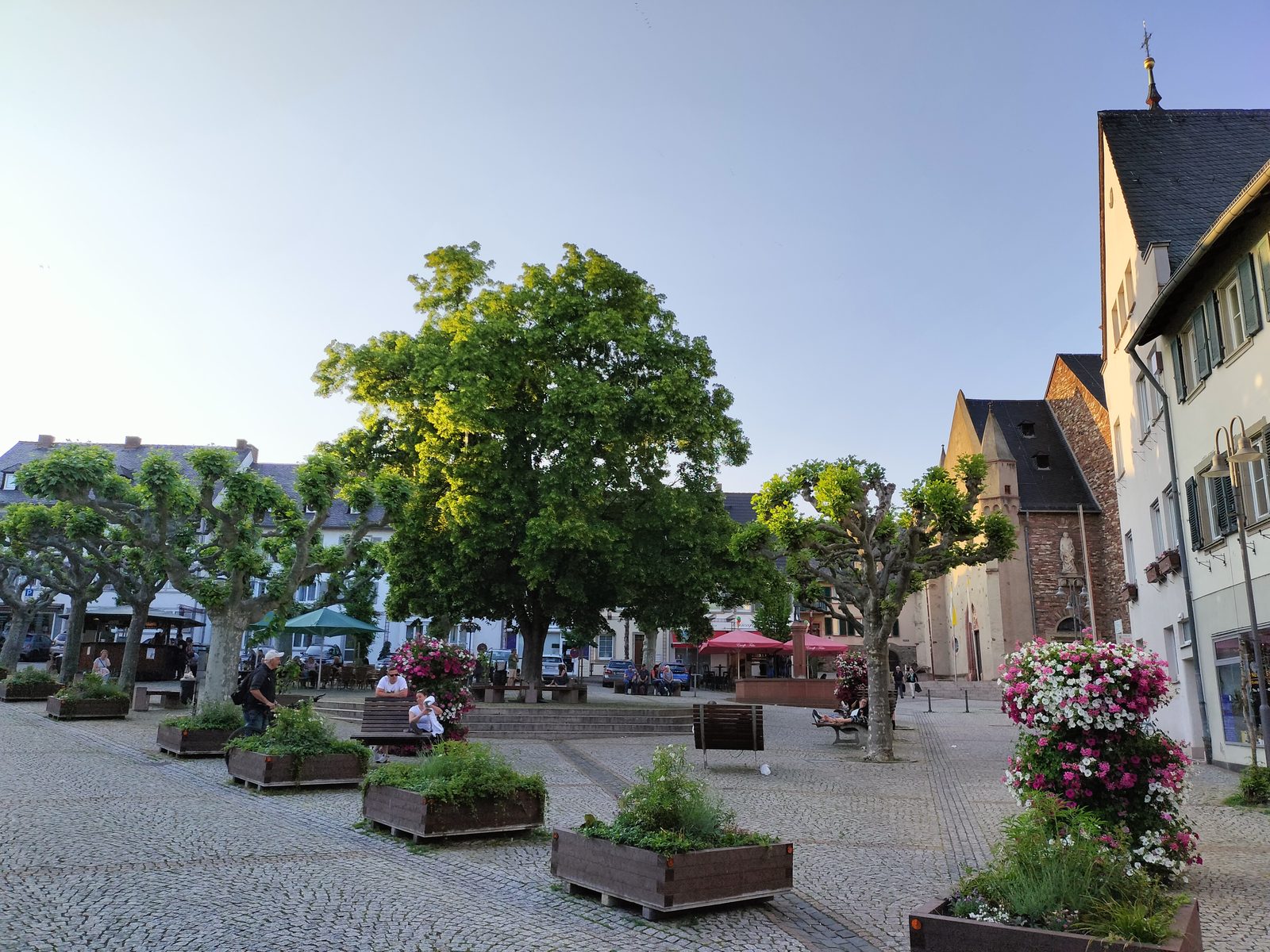リューデスハイムの広場の夕暮れ Rüdesheim market square in the evening