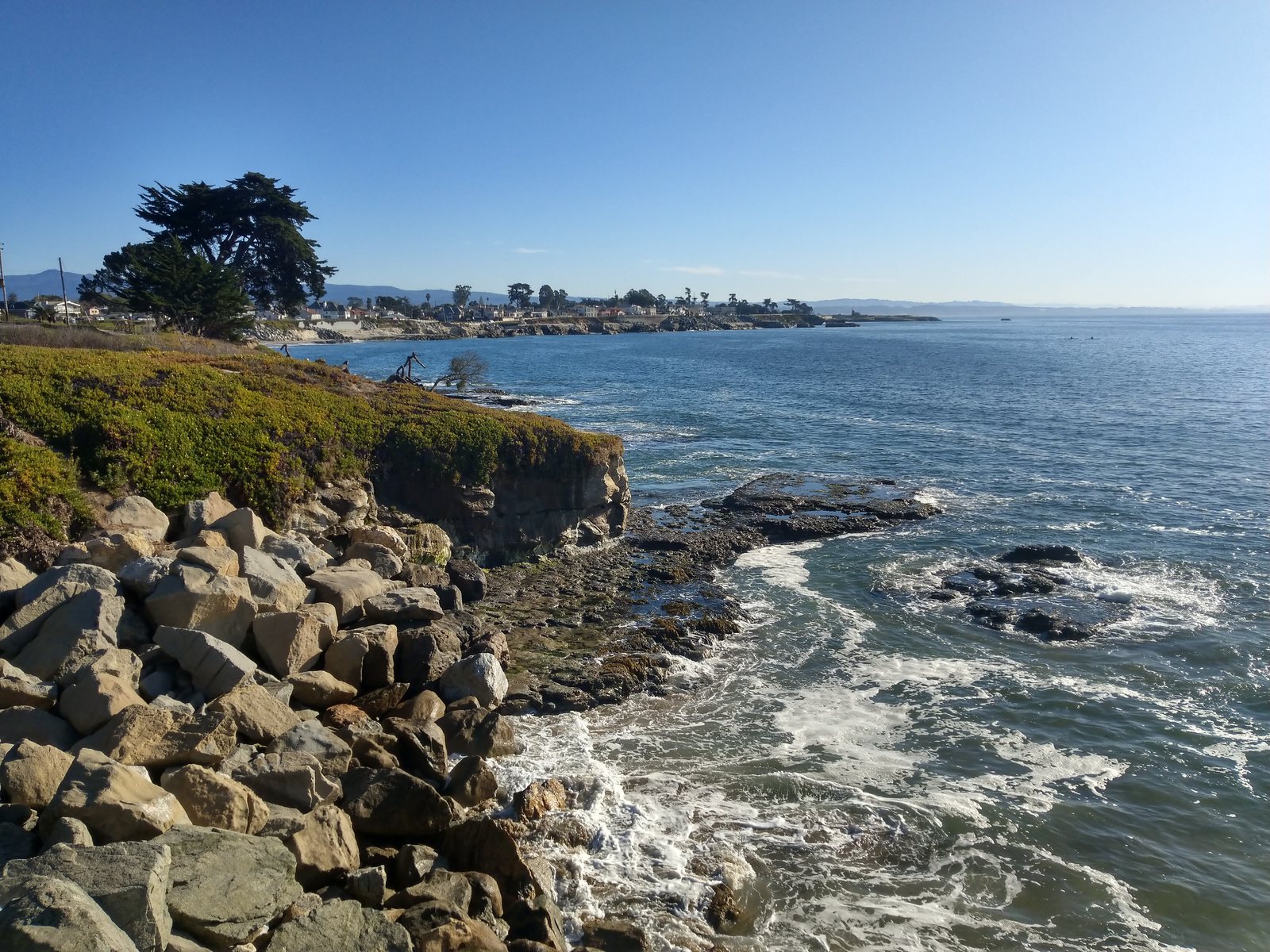 サンタクルーズの岩の海岸 Rocky coastline at Santa Cruz, California