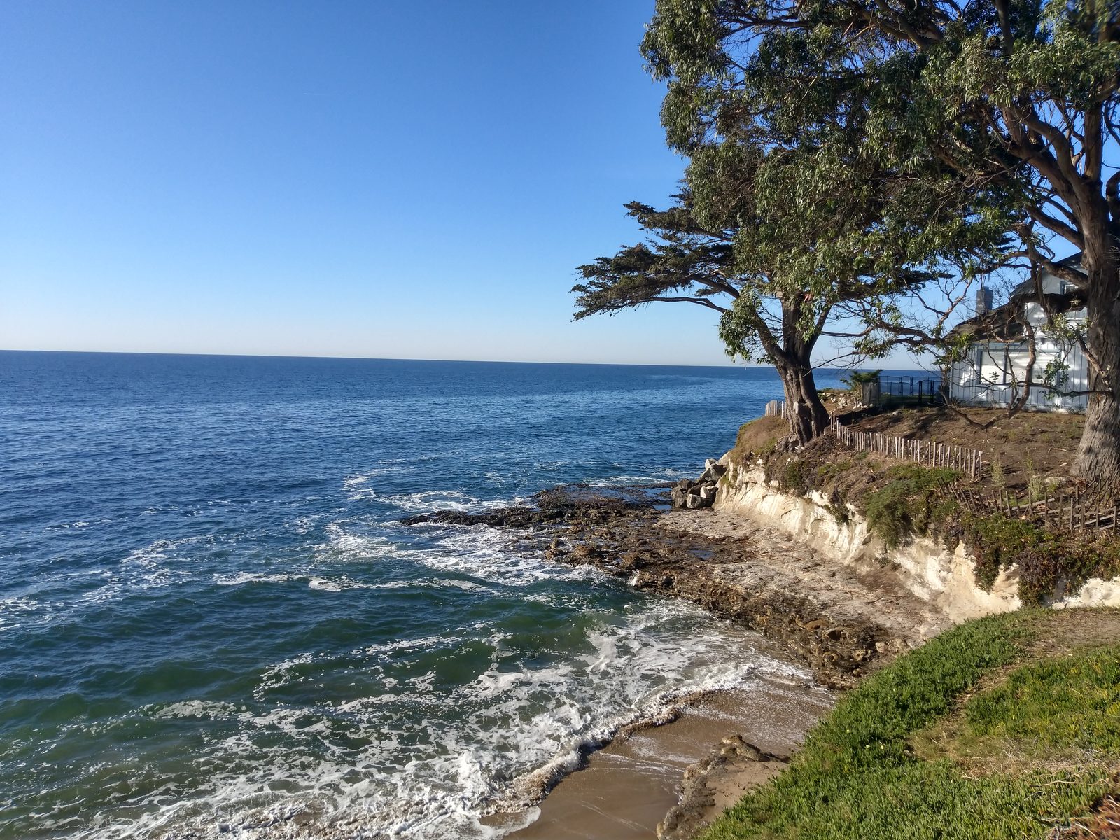 サンタクルーズ・ウェストクリフの入り江 Turquoise cove along West Cliff Drive, Santa Cruz, California