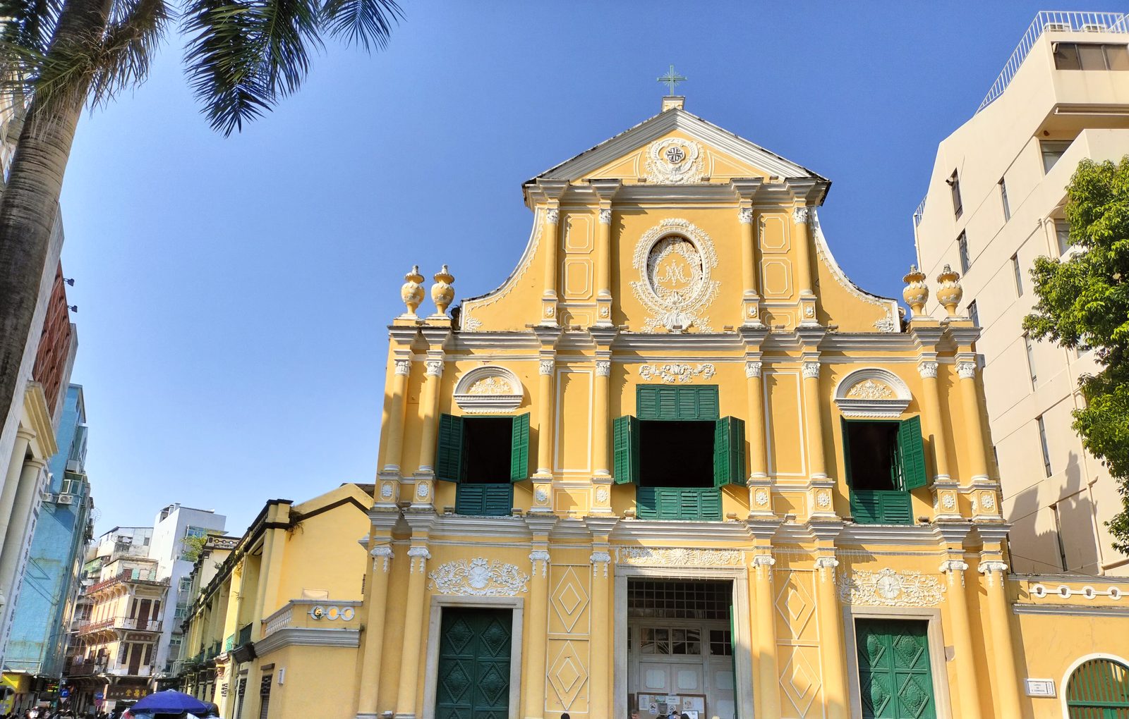 聖ドミニコ教会の黄色いバロックファサード Yellow baroque facade of St. Dominic's Church, Macau