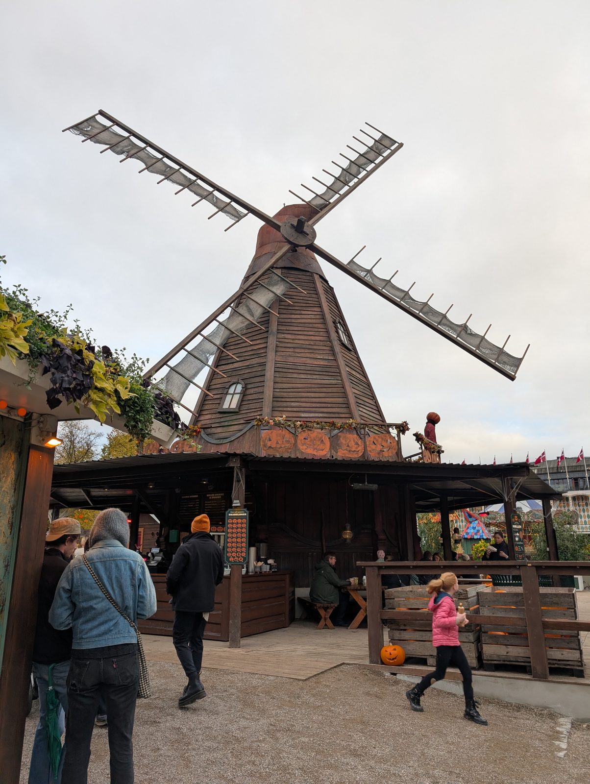 チボリ公園の風車 The windmill inside Tivoli Gardens
