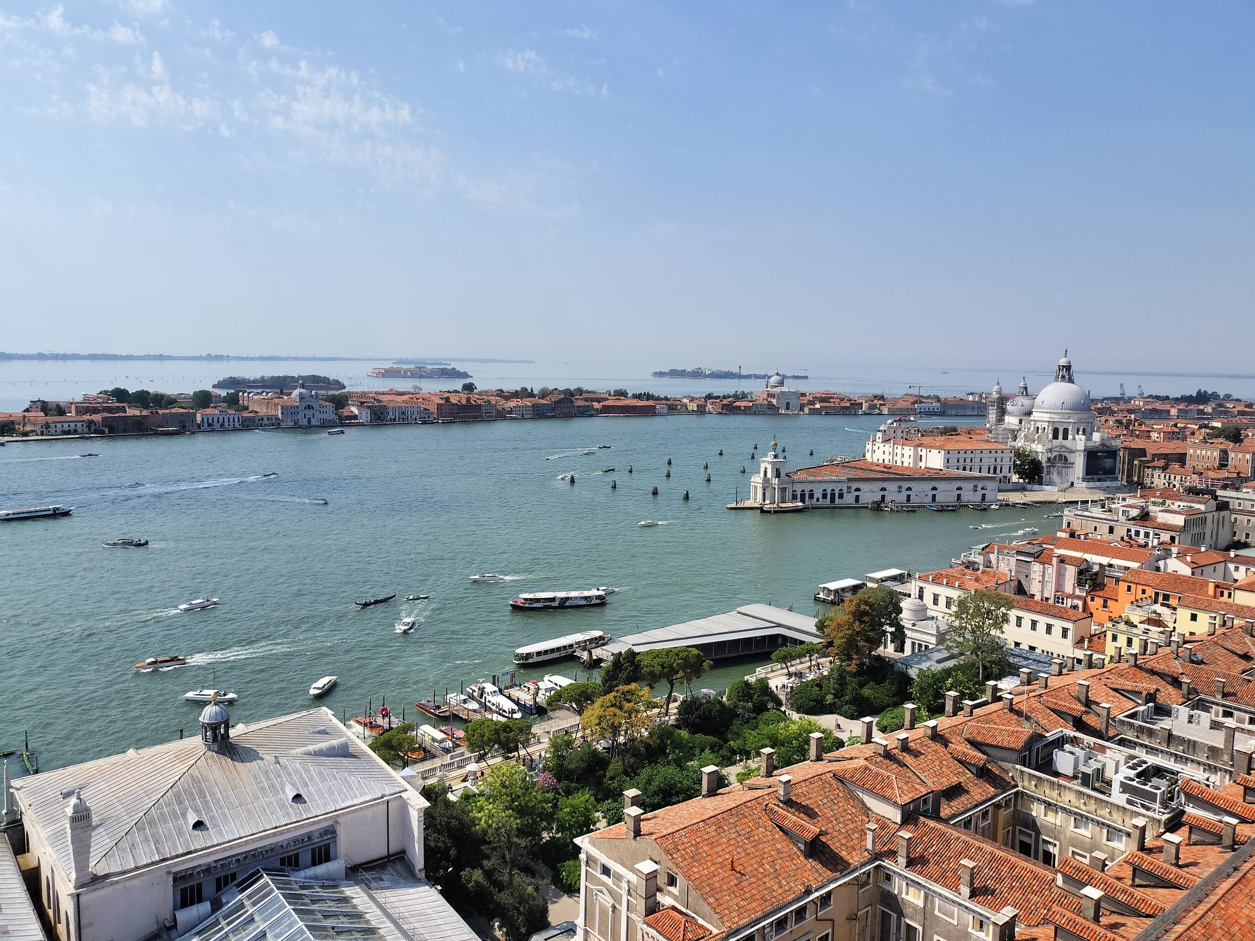 サンマルコ鐘楼から望むラグーンとサルーテ聖堂 Venice lagoon panorama from the Campanile