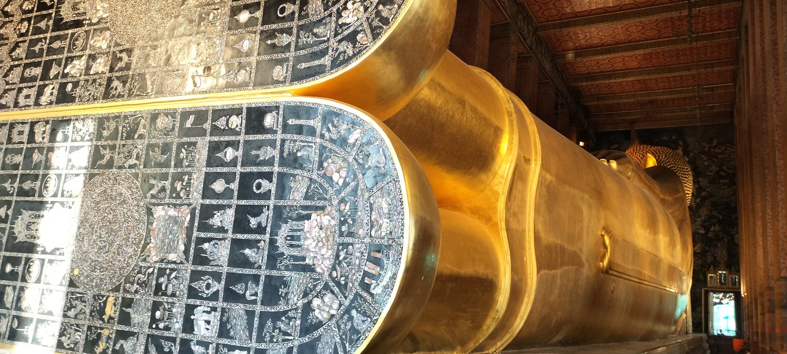 ワット・ポーの涅槃仏の足裏 The soles of the Reclining Buddha at Wat Pho, Bangkok