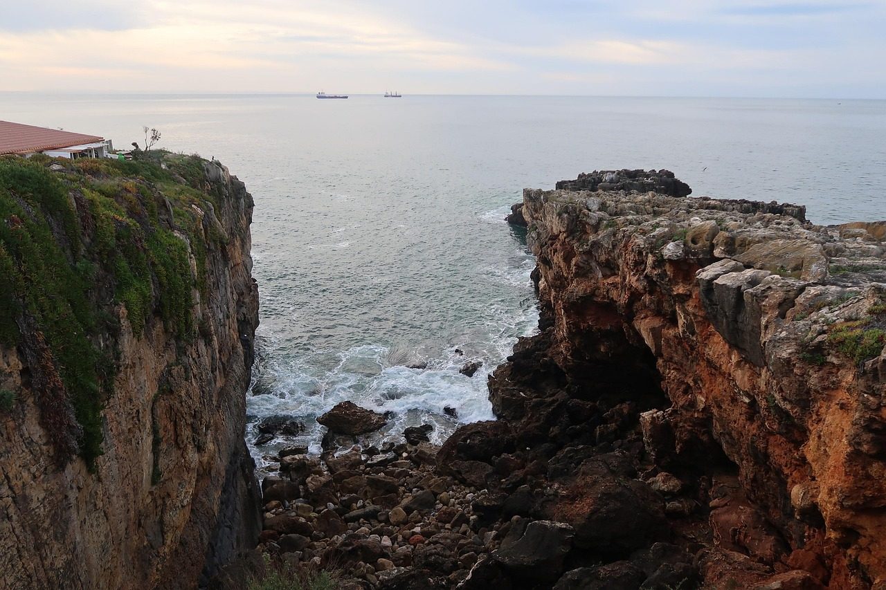 カスカイスの断崖と大西洋 Atlantic horizon from the cliffs at Cascais, Portugal