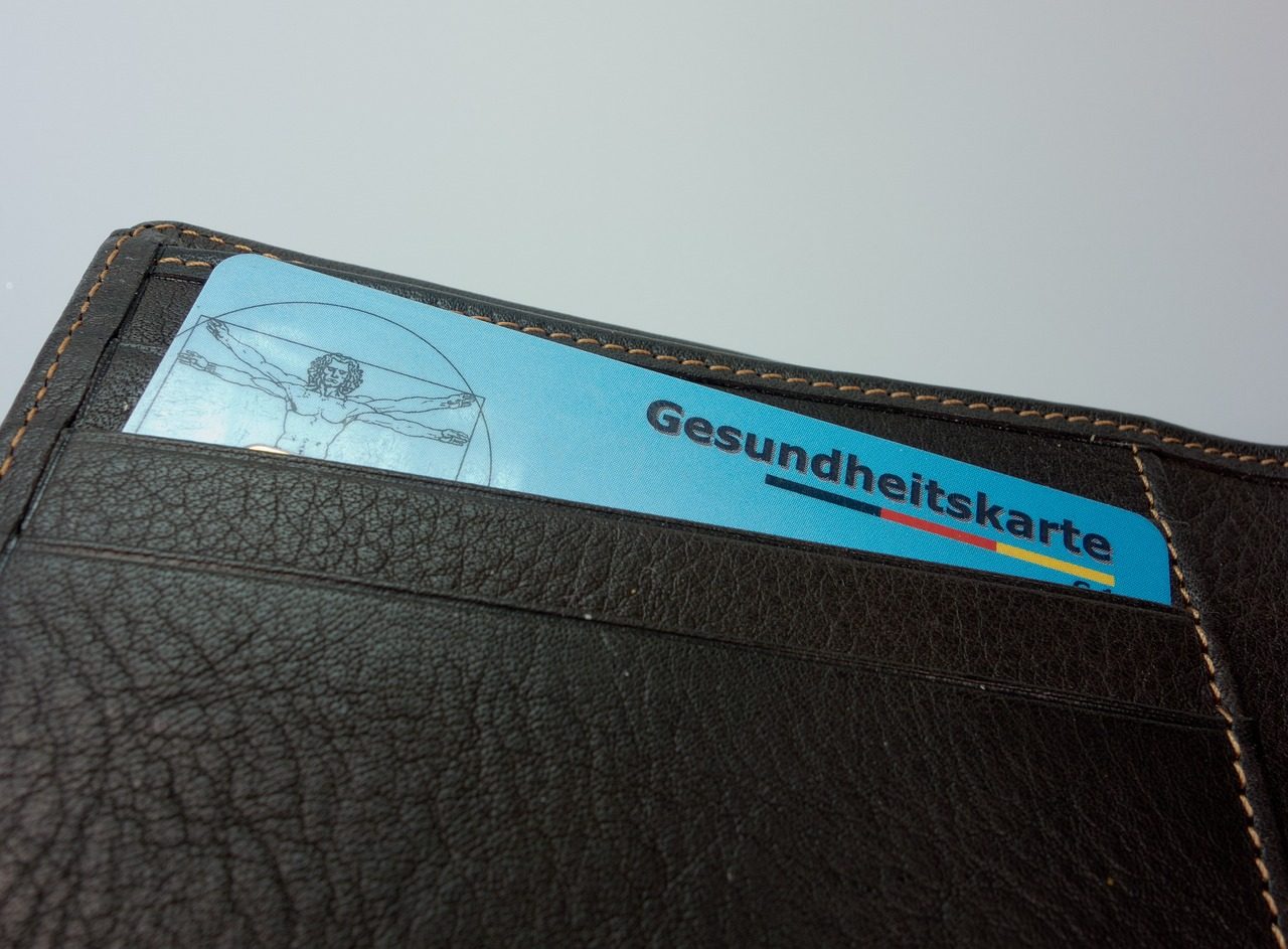 財布の中の保険証 Health insurance card in a wallet
