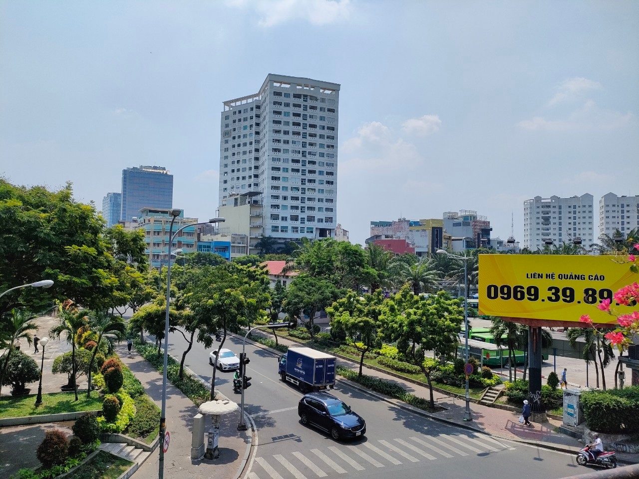 上から見たホーチミンの幹線道路 Ho Chi Minh City traffic seen from above