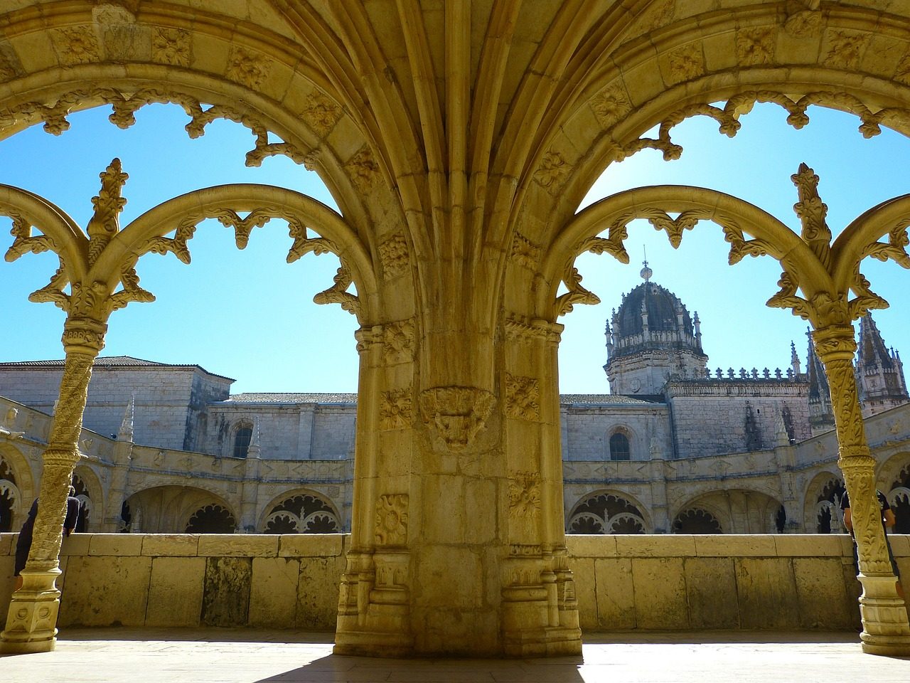 ジェロニモス修道院の回廊 Cloister of the Jeronimos Monastery, Lisbon