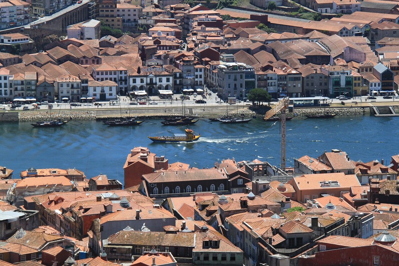 ドウロ川と旧市街を見下ろす Porto old town and Douro river from above
