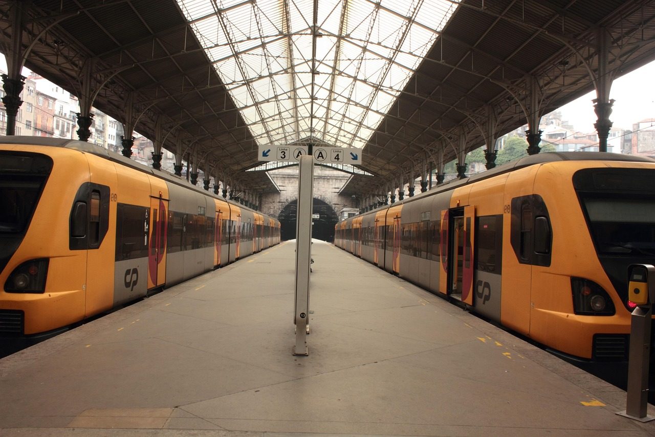 サン・ベント駅のホーム Sao Bento railway station platform, Porto