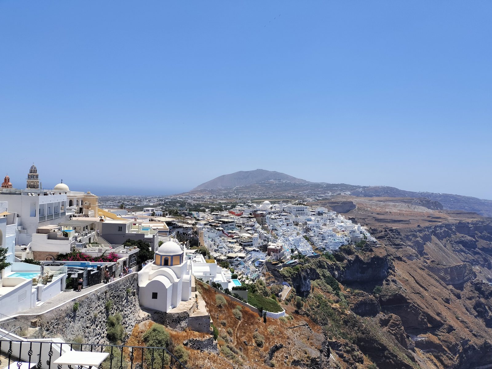 崖の縁に建つフィラの街 Fira town on the caldera cliff, Santorini