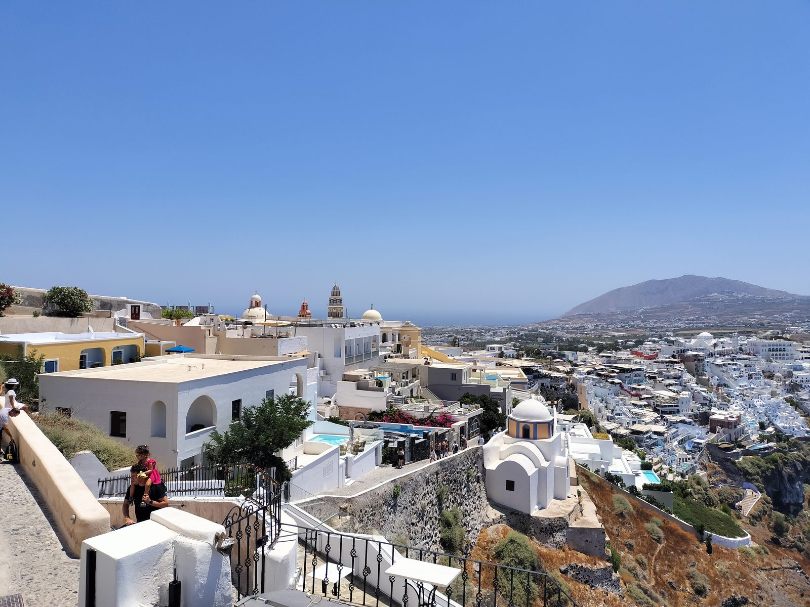 フィラの街並み Overview of Fira town, Santorini