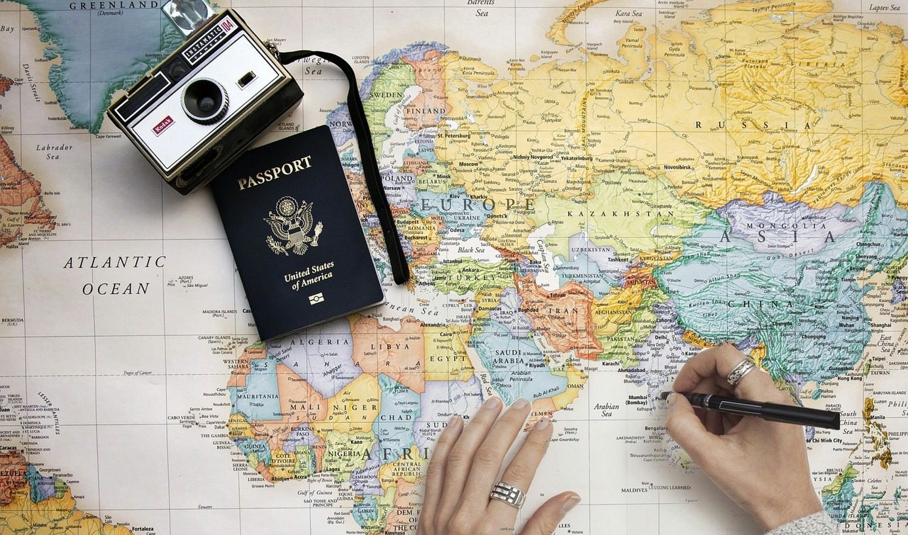 地図と旅券とカメラ Map, passport and camera for trip planning